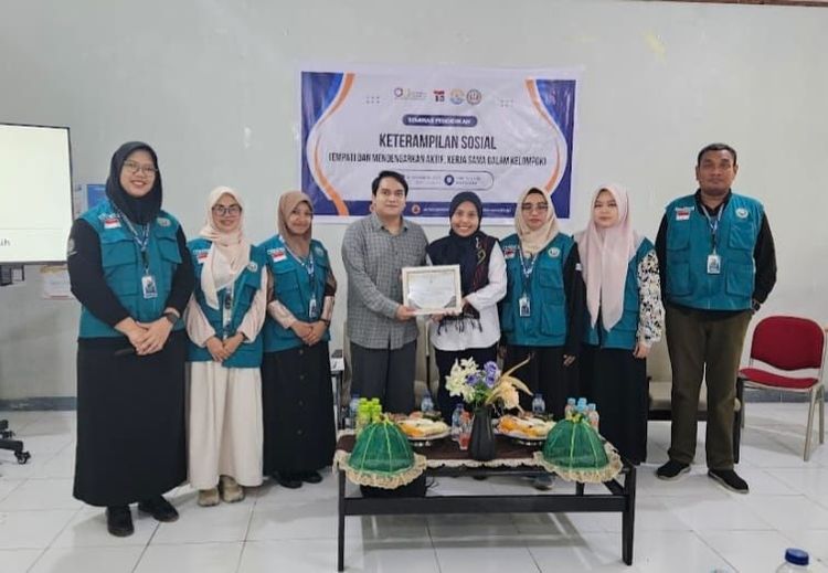 Mahasiswa KKN Mandiri UIT Angkatan XX Fakultas Psikologi Adakan Seminar Pendidikan di SMP Telkom Makassar